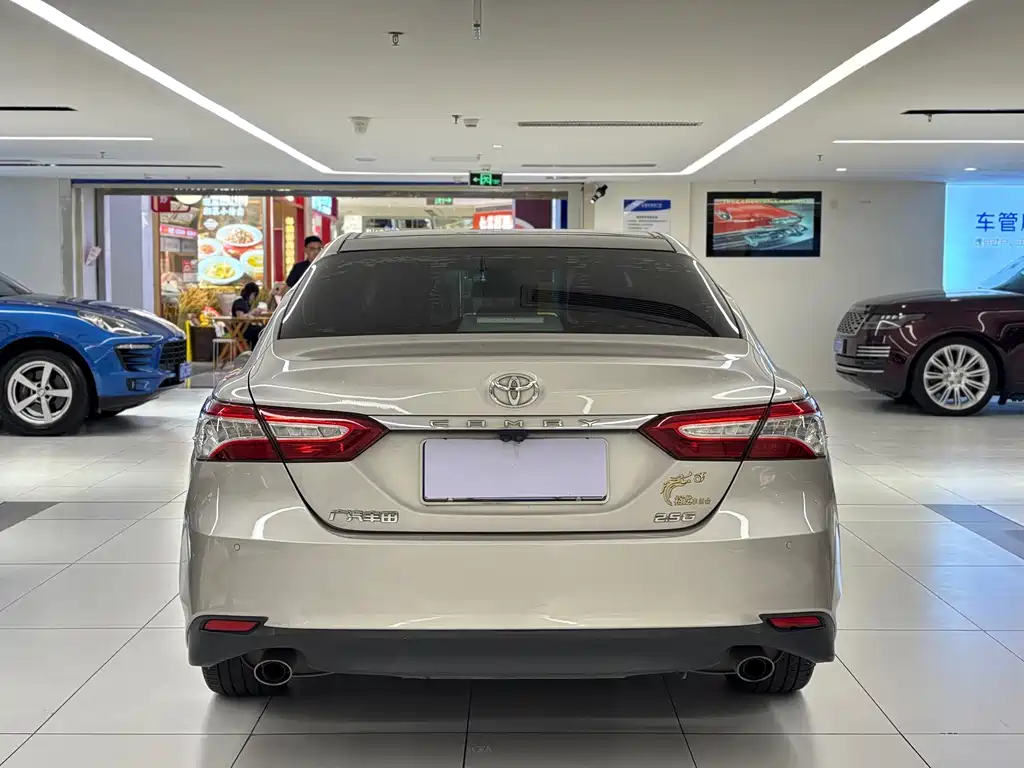 Toyota Camry — миниатюра 5
