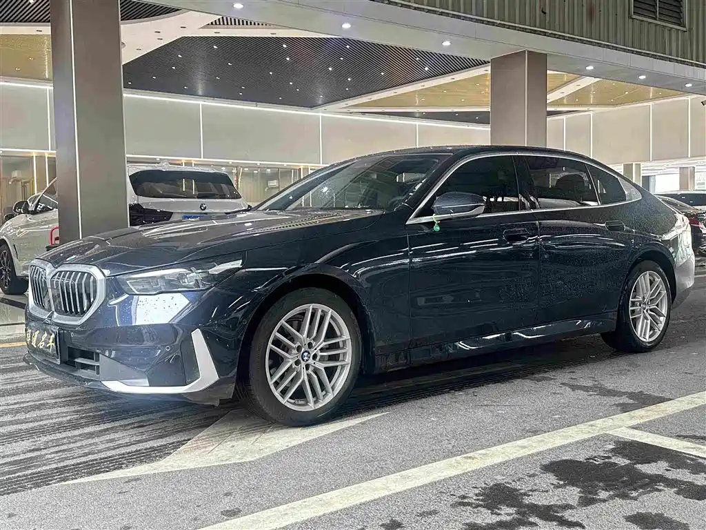 宝马5系 2024款 525Li 豪华套装 2024