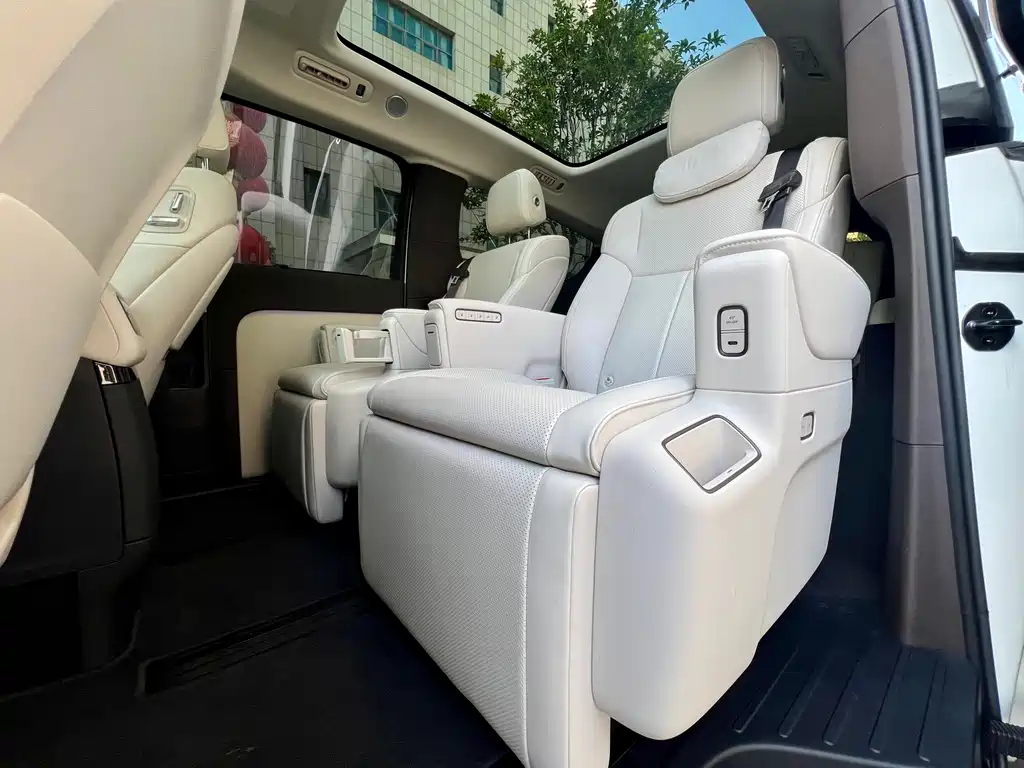 Li Auto Li MEGA — миниатюра 25