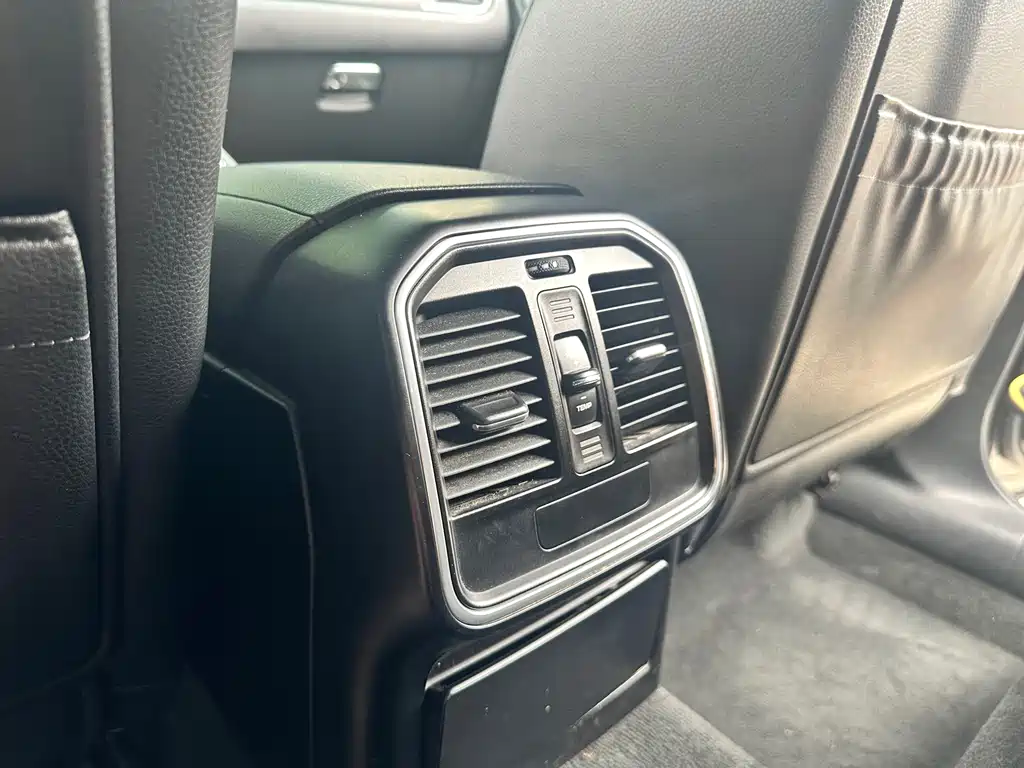 Porsche Macan — миниатюра 14