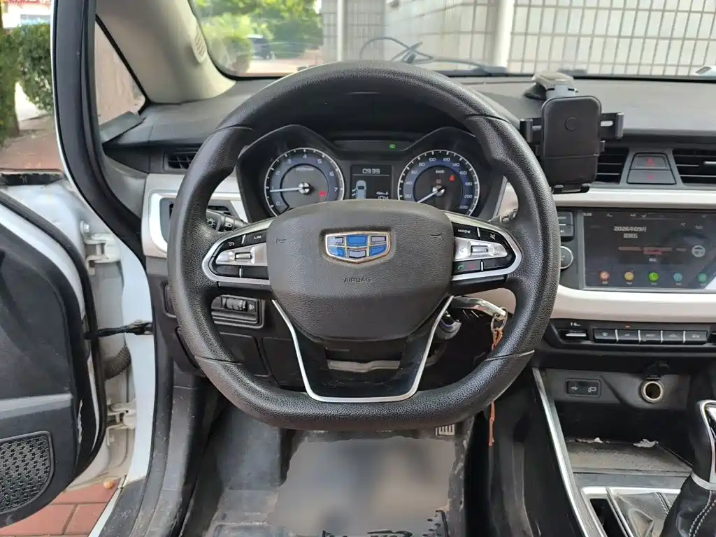 Geely Vision X3 — миниатюра 6