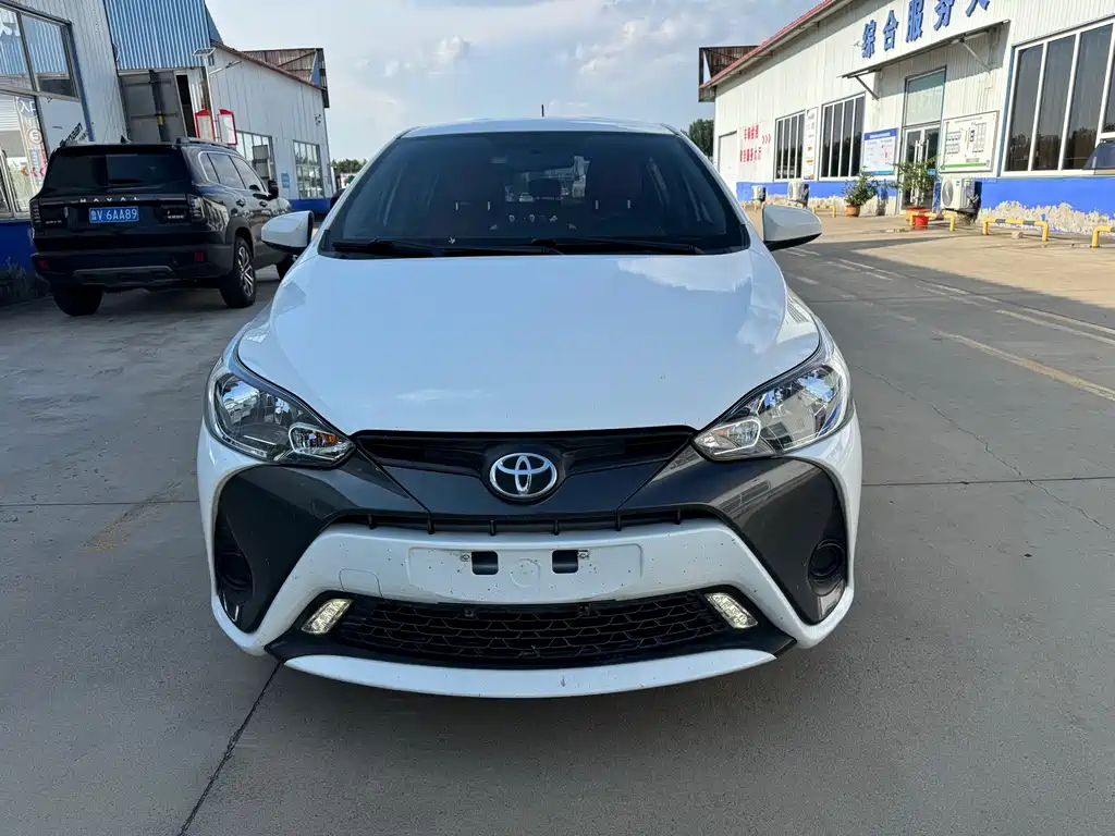 Toyota Yaris L — миниатюра 2