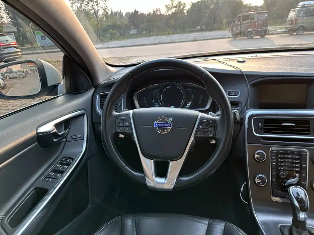 Volvo V60 — миниатюра 21