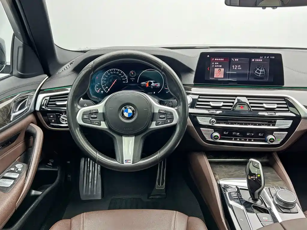 BMW 5 Series — миниатюра 18