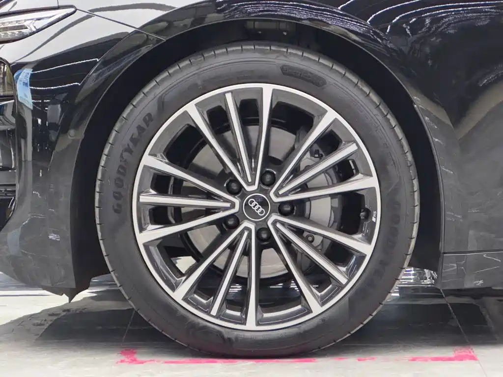 Audi A6L e-tron — миниатюра 4