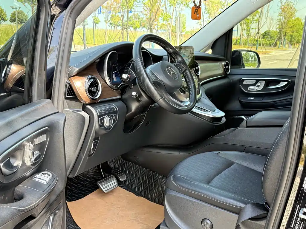 MERCEDES-BENZ V CLASS