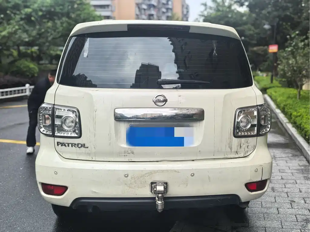 Nissan Patrol — миниатюра 4