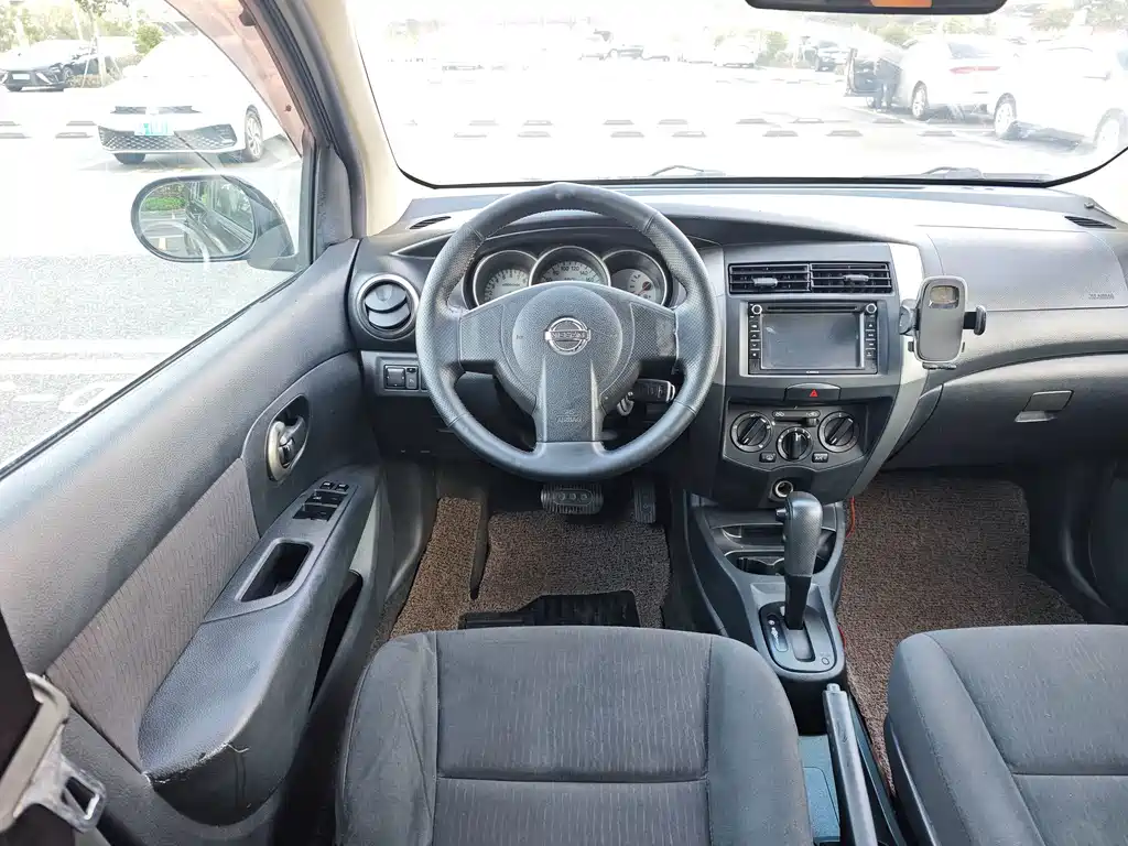 Nissan Livina — миниатюра 14