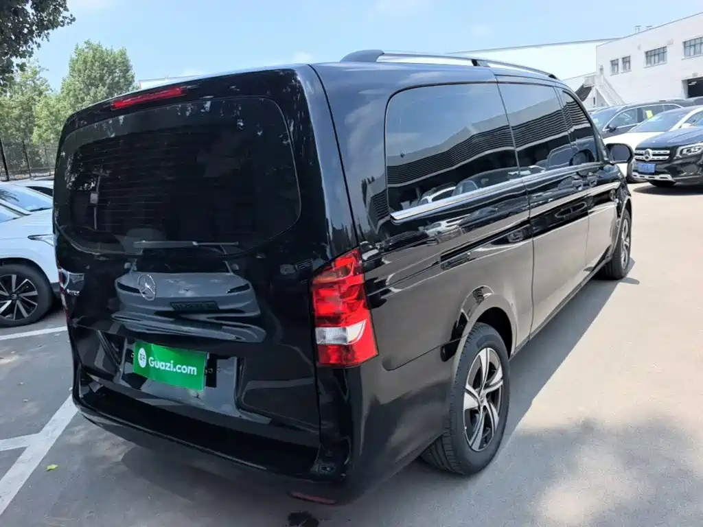 Mercedes-Benz Vito 2024 2.0T Elite 7 мест