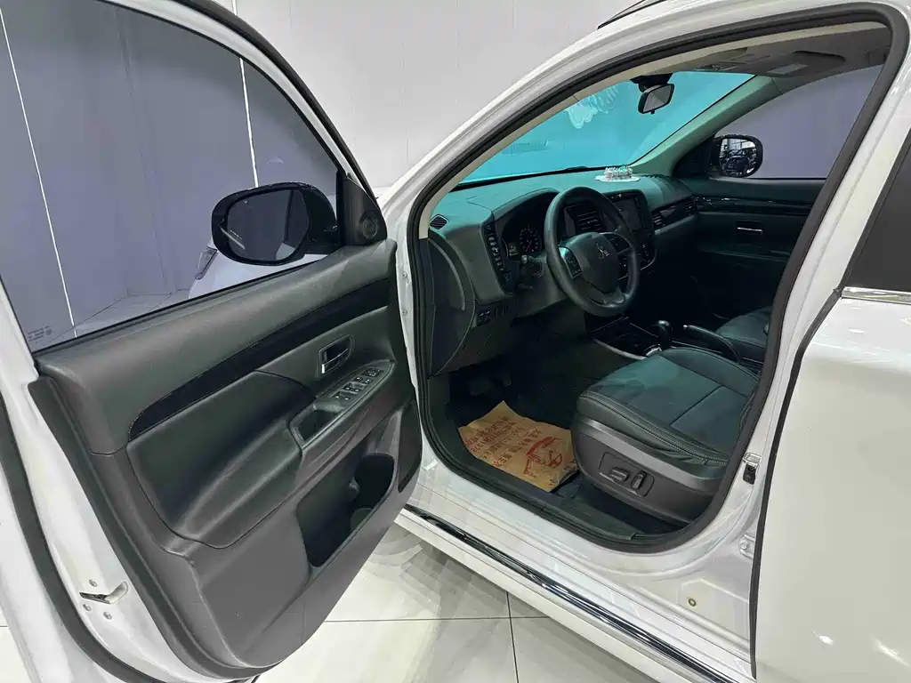 Mitsubishi Outlander — миниатюра 7