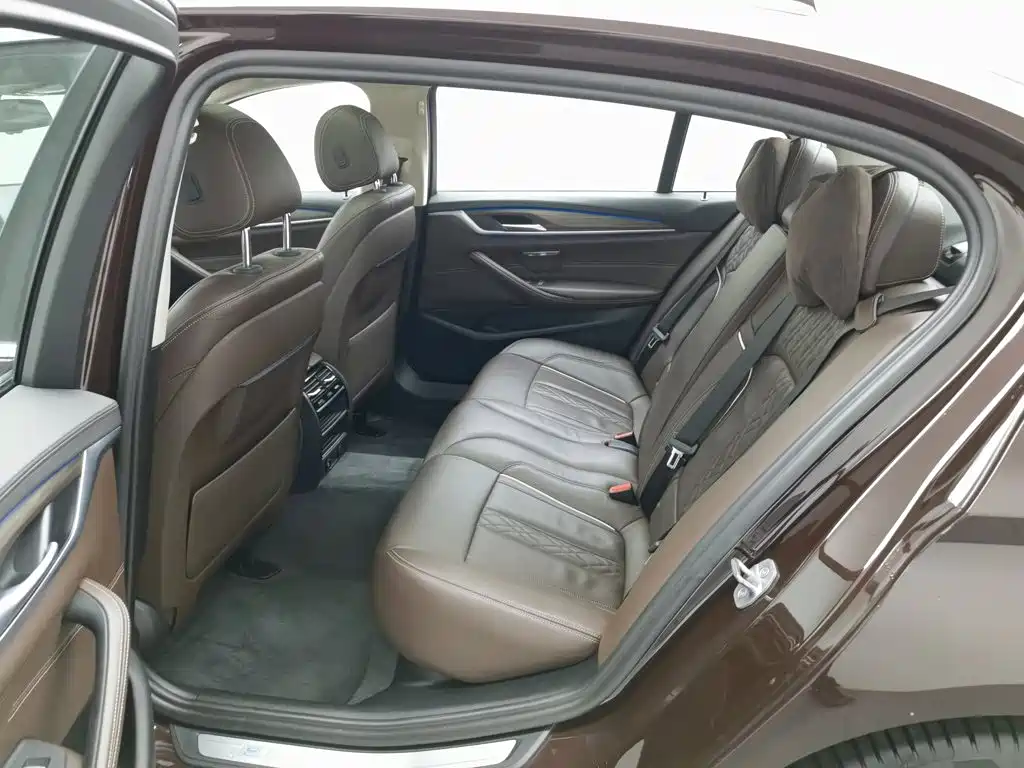 BMW 5 Series New Energy — миниатюра 15