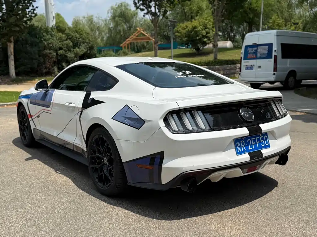 Ford Mustang — миниатюра 8