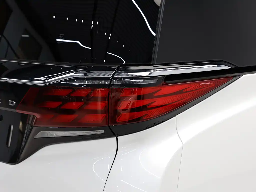 Toyota Alphard — миниатюра 25