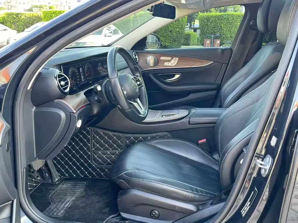 Mercedes-Benz E-Class — миниатюра 8