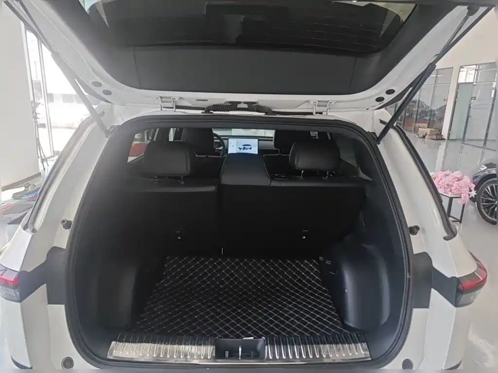 Toyota bZ3X — миниатюра 10
