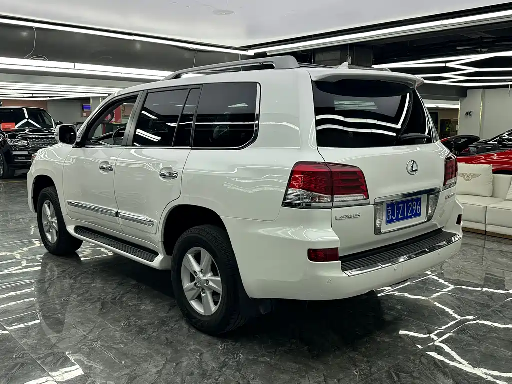 Lexus LX — миниатюра 7