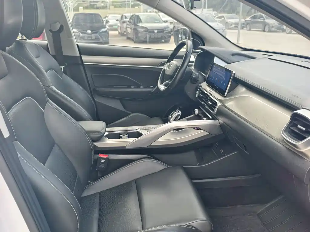 Geely Binyue — миниатюра 8