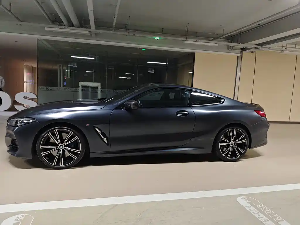 BMW 8 SERIES