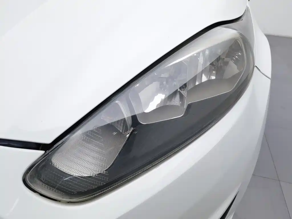 Ford Fiesta — миниатюра 7