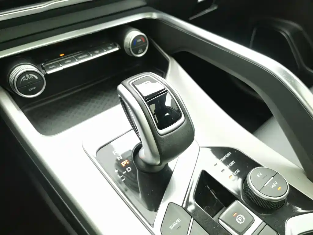 Geely Binyue NEV — миниатюра 13