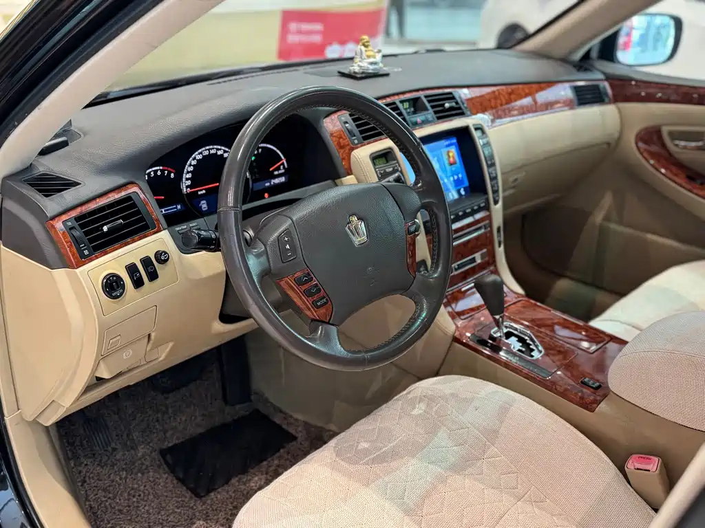 Toyota Crown — миниатюра 8