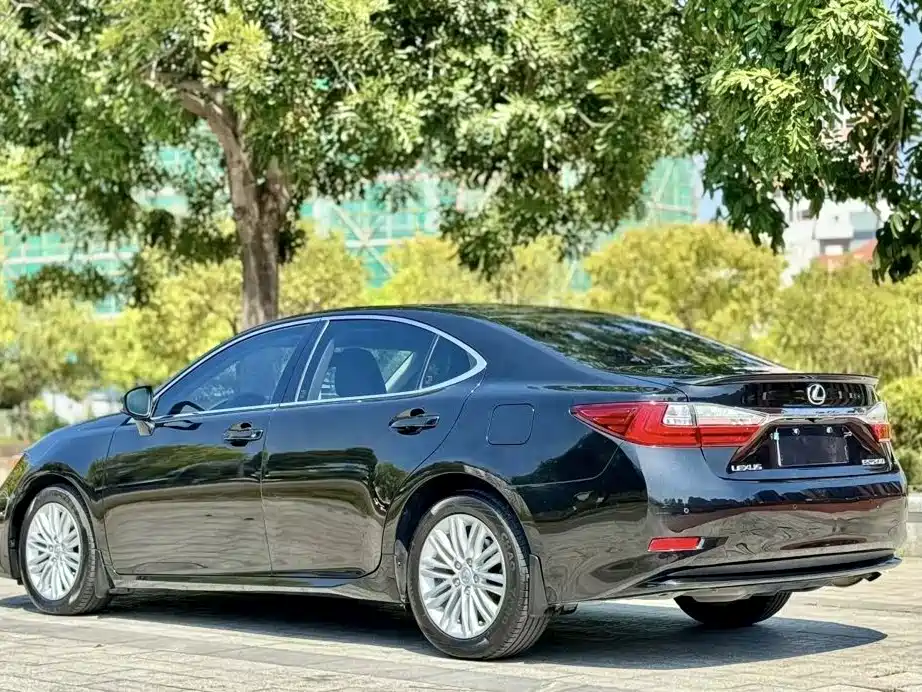 Lexus ES — миниатюра 4
