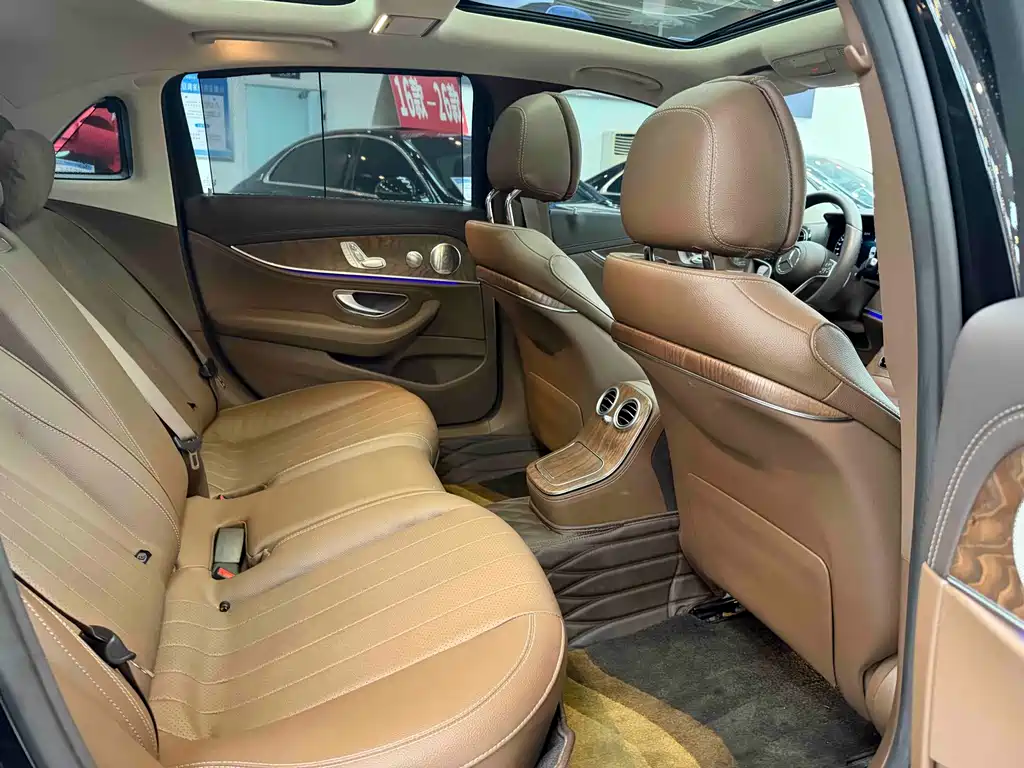 Mercedes-Benz E-Class — миниатюра 13