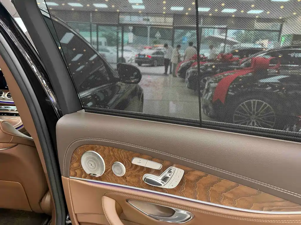 Mercedes-Benz E-Class — миниатюра 12