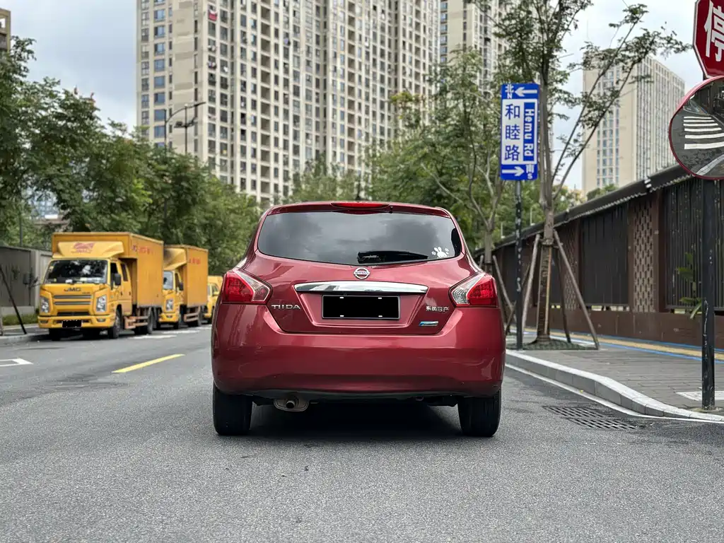 Nissan Tiida — миниатюра 6