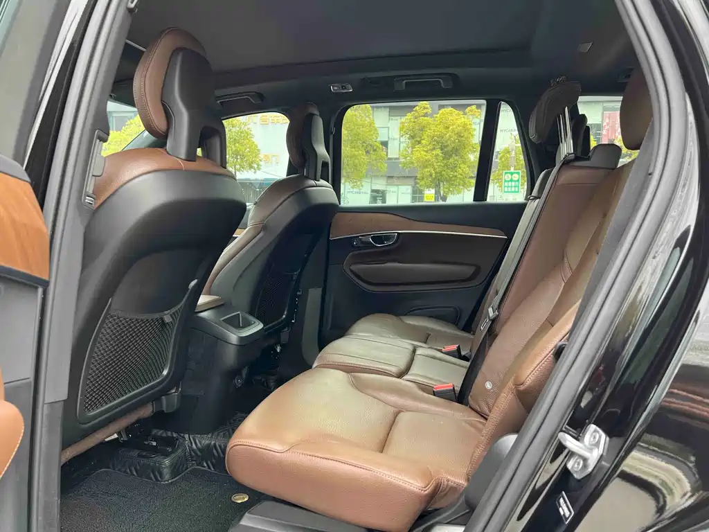 Volvo XC90 — миниатюра 10