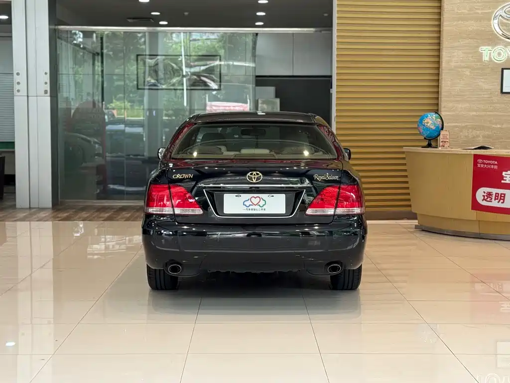 Toyota Crown — миниатюра 4