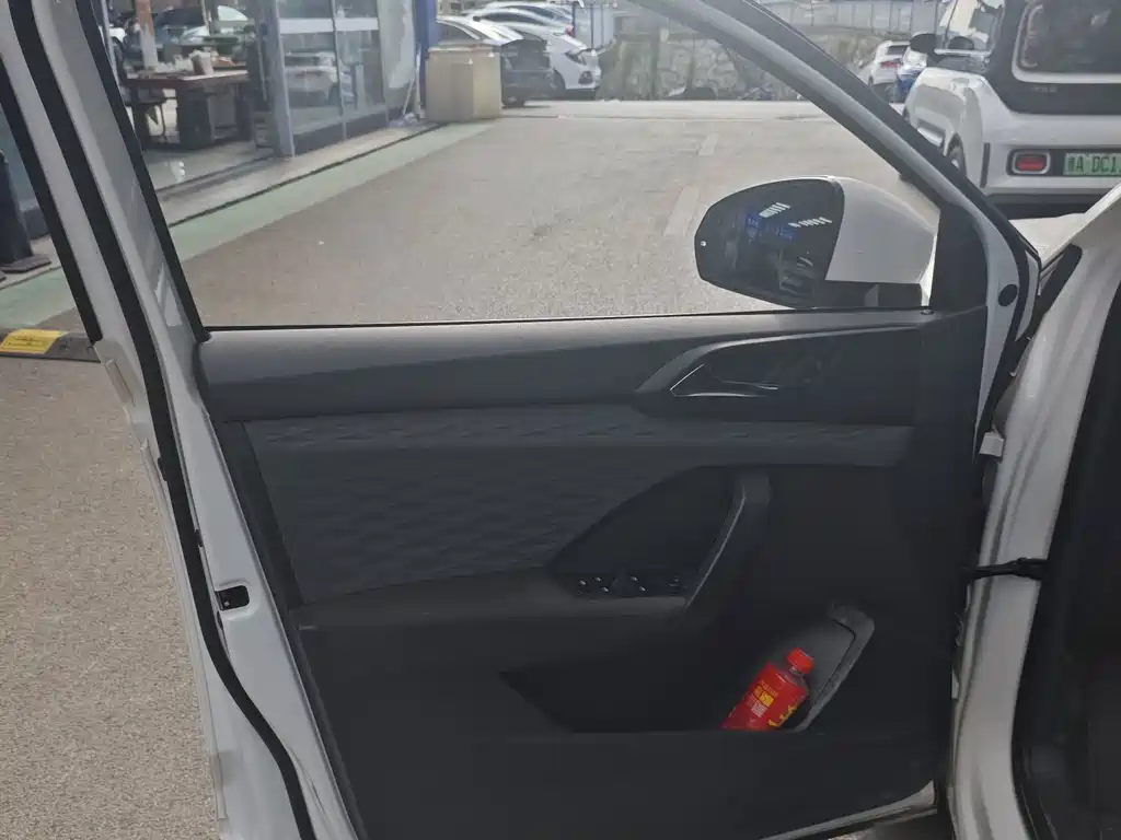 Volkswagen Tharu — миниатюра 6