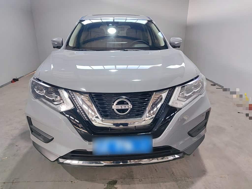 Nissan X-Trail 2.0 л 2025 г. Серебристо-серый, пробег 4700 км