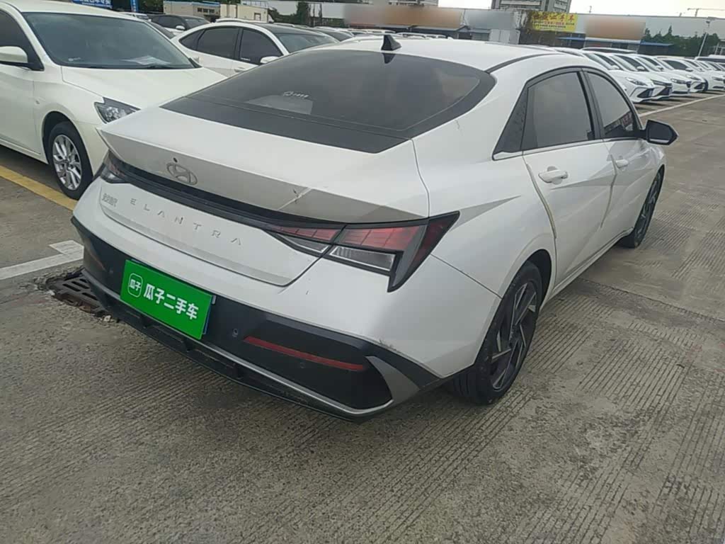 Hyundai Elantra 1.5 л 2024 г. Белый, пробег 32700 км