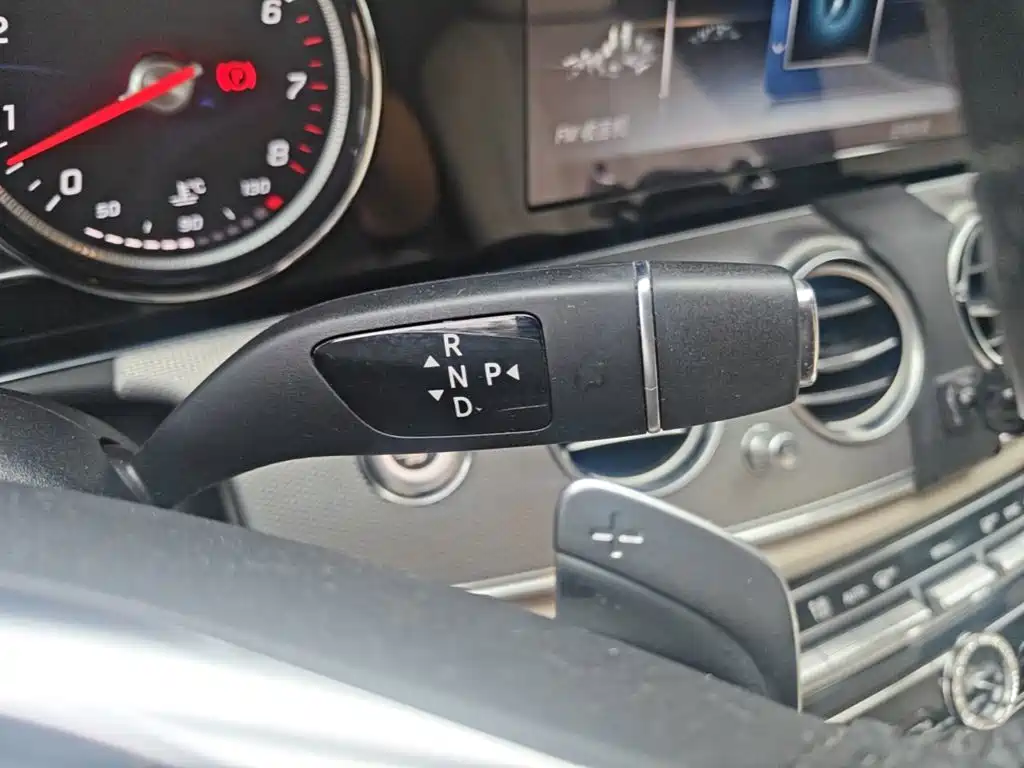 Mercedes-Benz E-Class — миниатюра 14