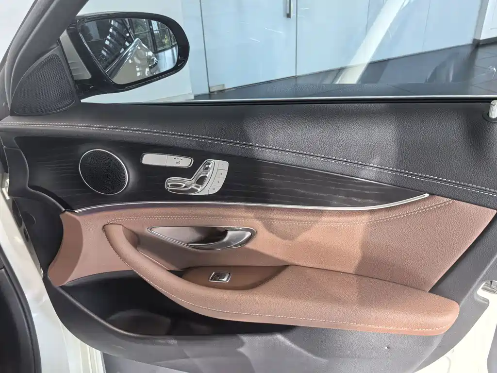Mercedes-Benz E-Class — миниатюра 17
