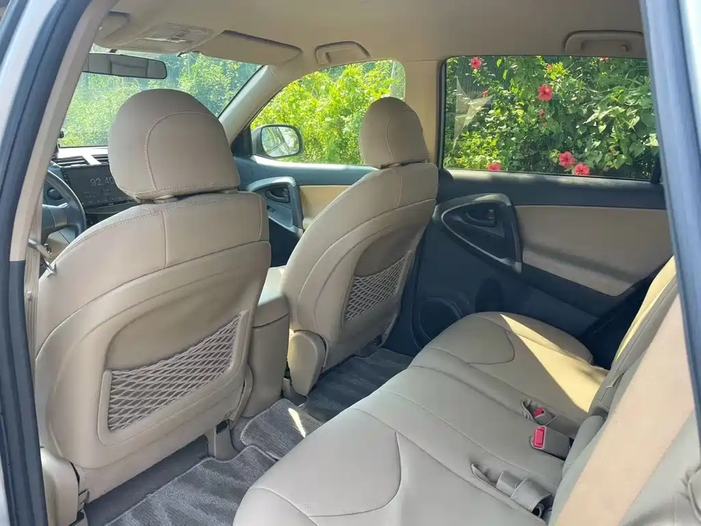 Toyota RAV4 — миниатюра 16