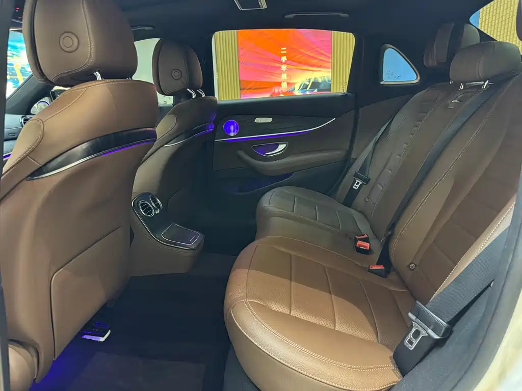 Mercedes-Benz E-Class — миниатюра 12