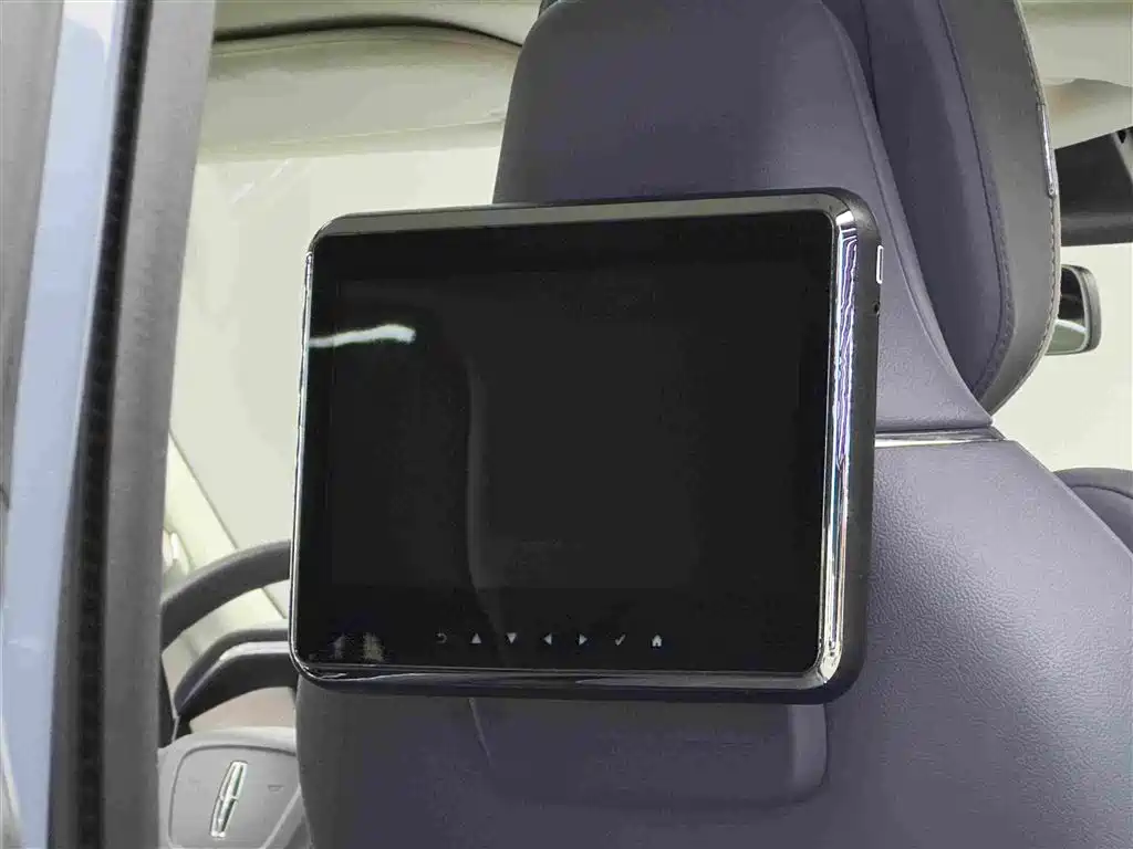 Lincoln Navigator — миниатюра 11