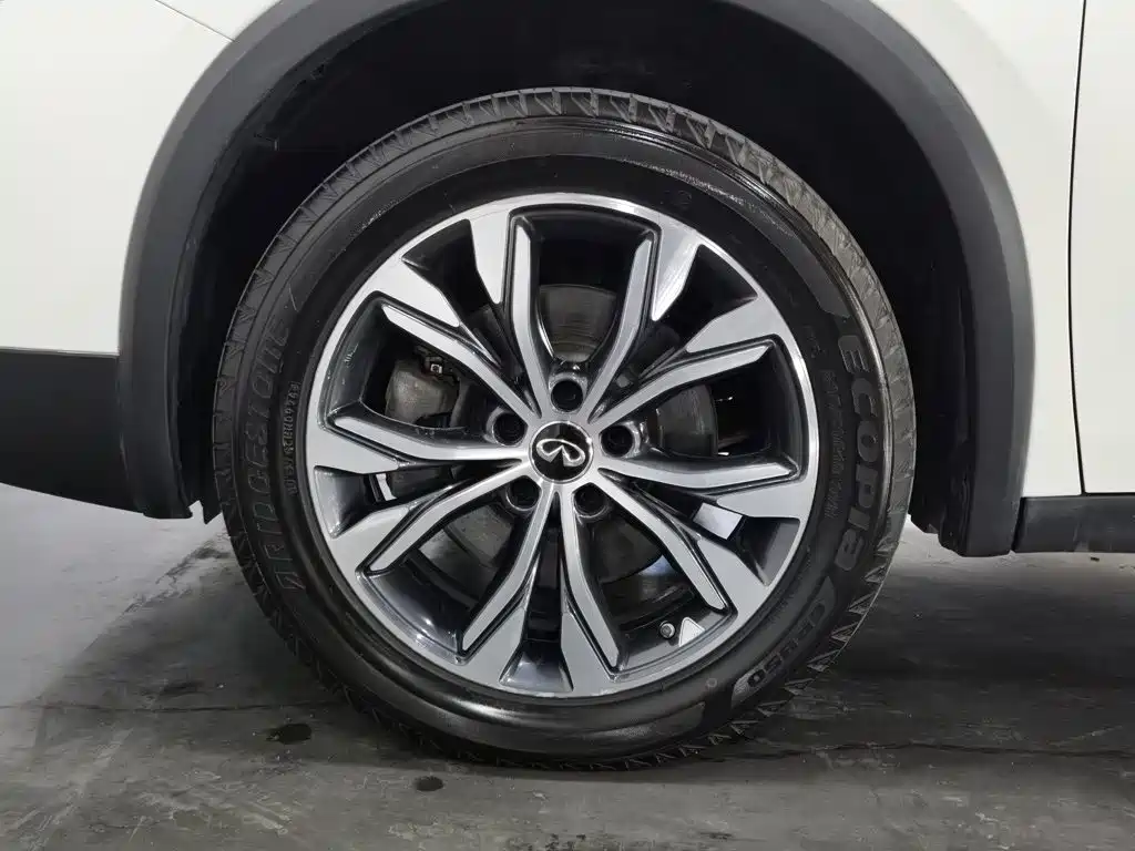 Infiniti QX30 — миниатюра 17