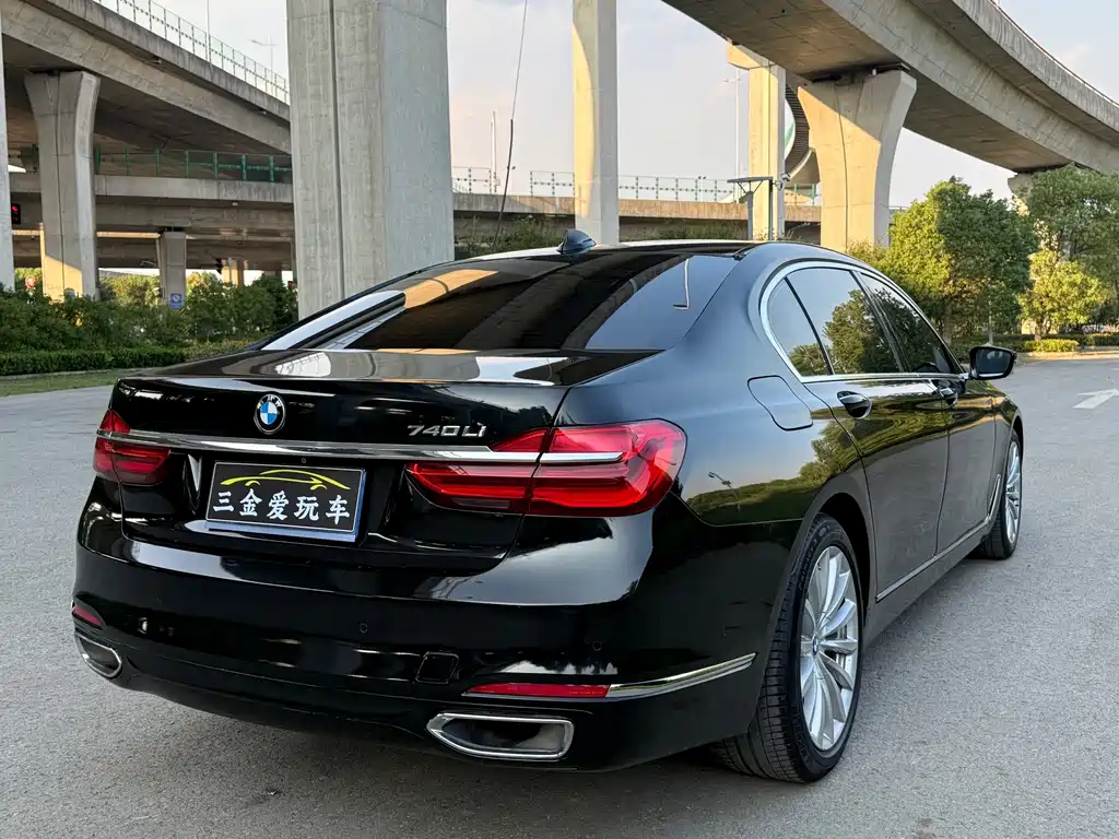 BMW 7 Series — миниатюра 5