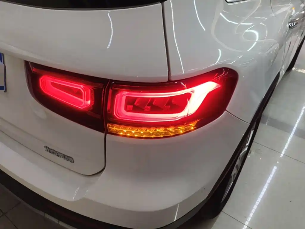 Mercedes-Benz GLB — миниатюра 8