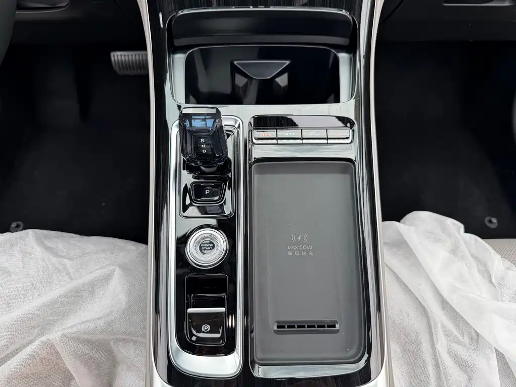 Geely Boyue L — миниатюра 20