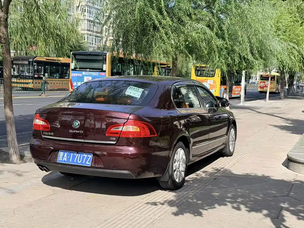 Skoda Superb — миниатюра 4