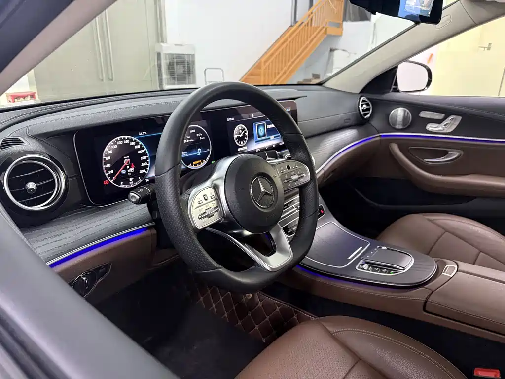 Mercedes-Benz E-Class — миниатюра 10