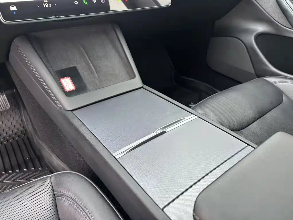 Tesla Model 3 — миниатюра 9