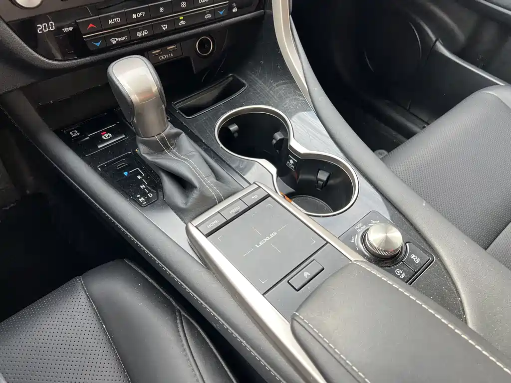 Lexus RX — миниатюра 11