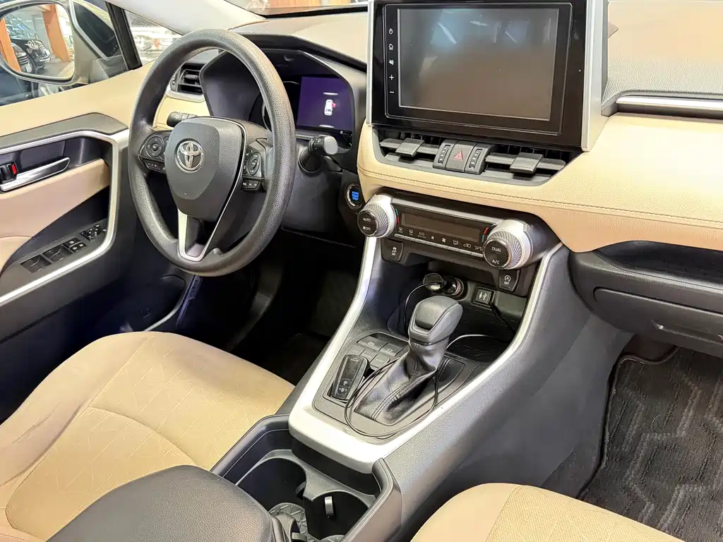 Toyota RAV4 — миниатюра 11