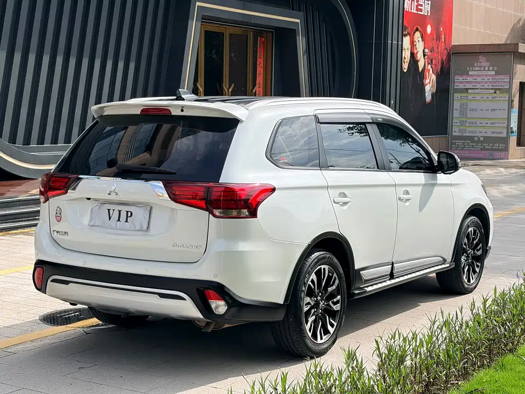 Mitsubishi Outlander — миниатюра 14