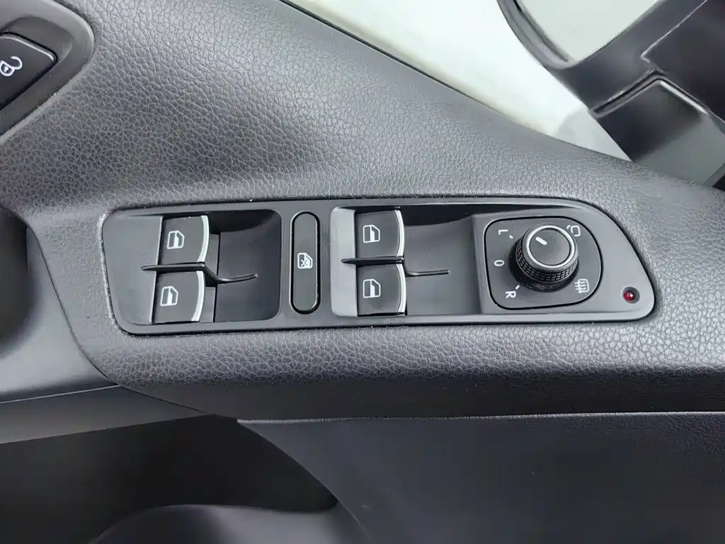 Volkswagen Tiguan — миниатюра 9